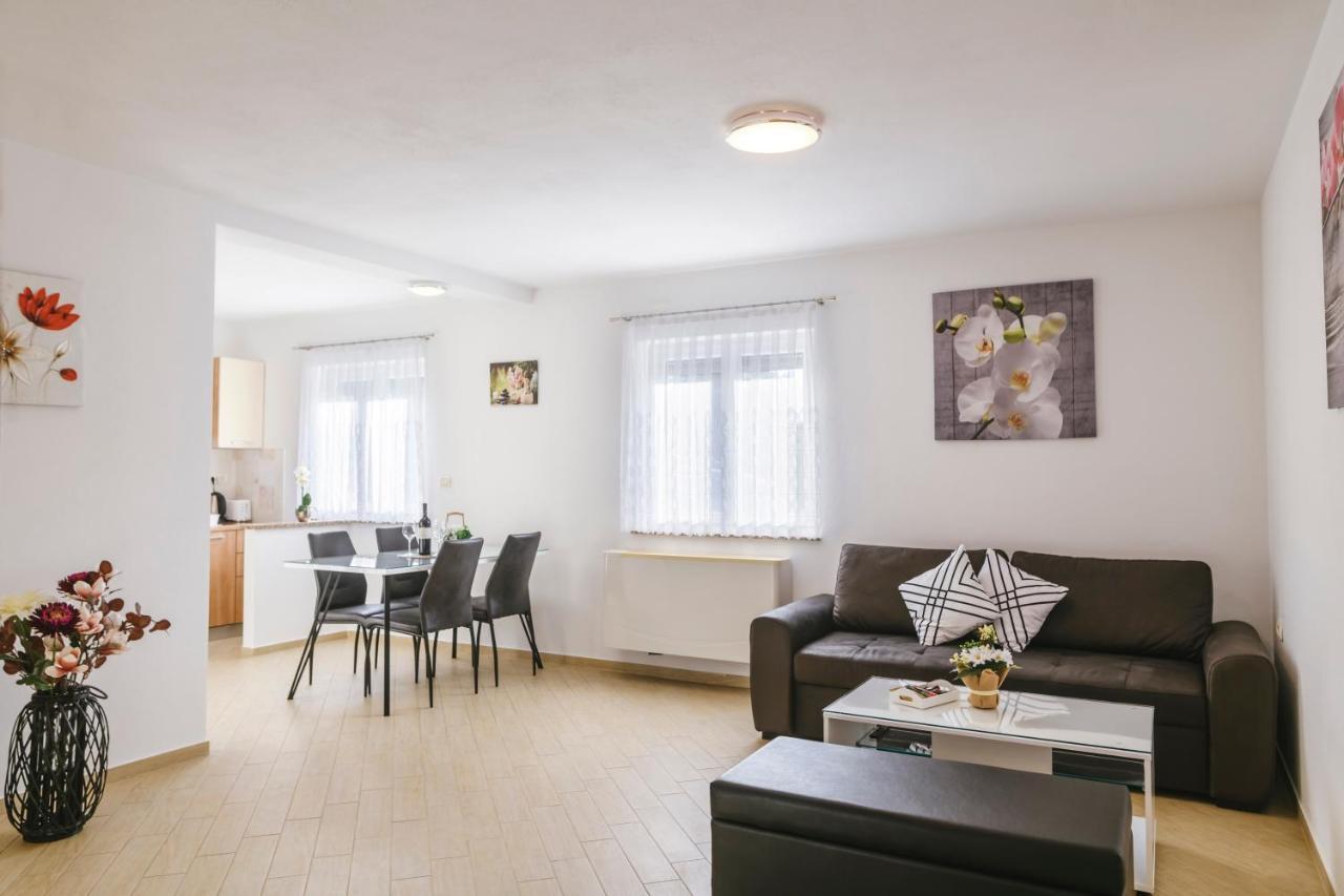 Apartments Mirela Копер Екстер'єр фото