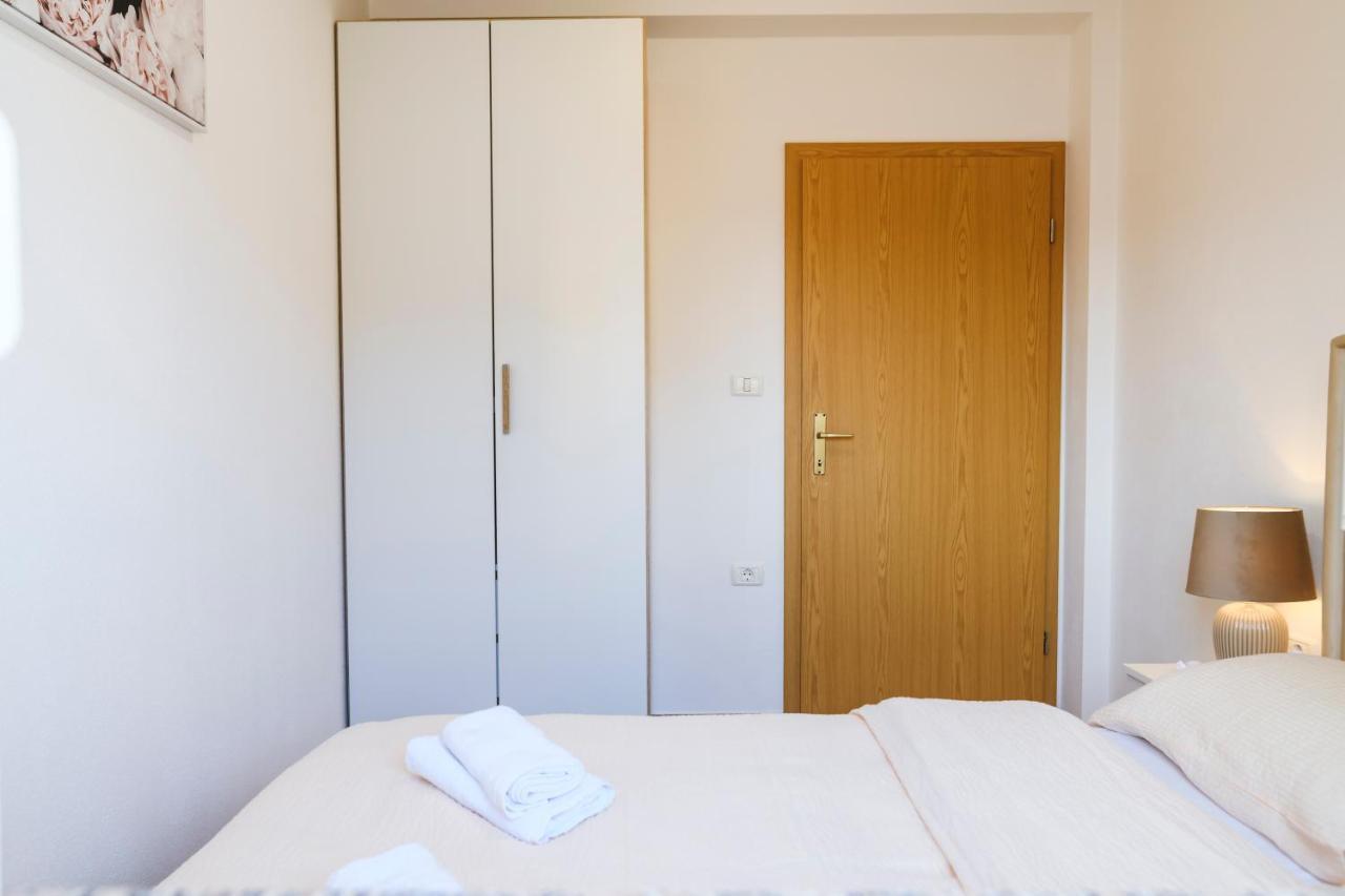 Apartments Mirela Копер Екстер'єр фото