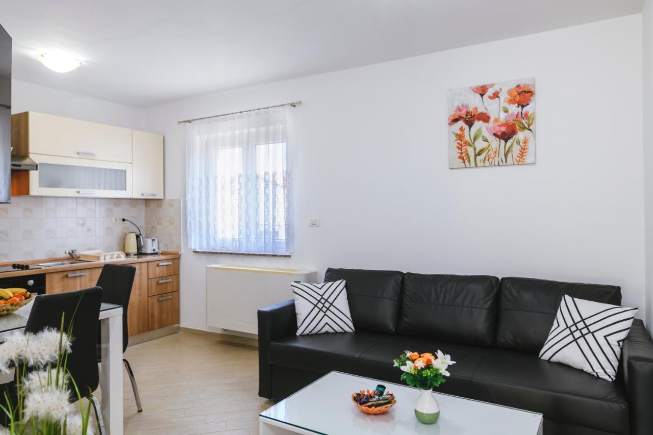 Apartments Mirela Копер Екстер'єр фото
