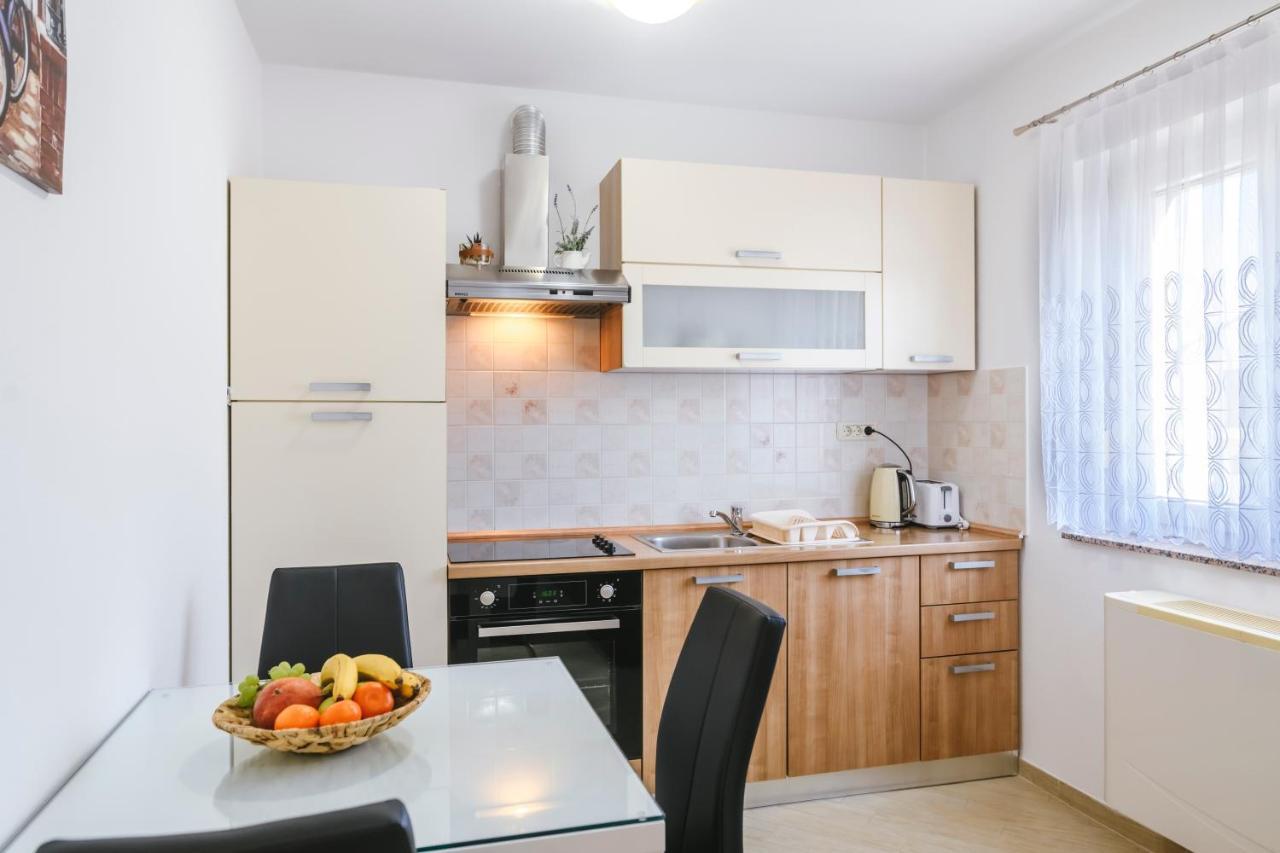 Apartments Mirela Копер Екстер'єр фото